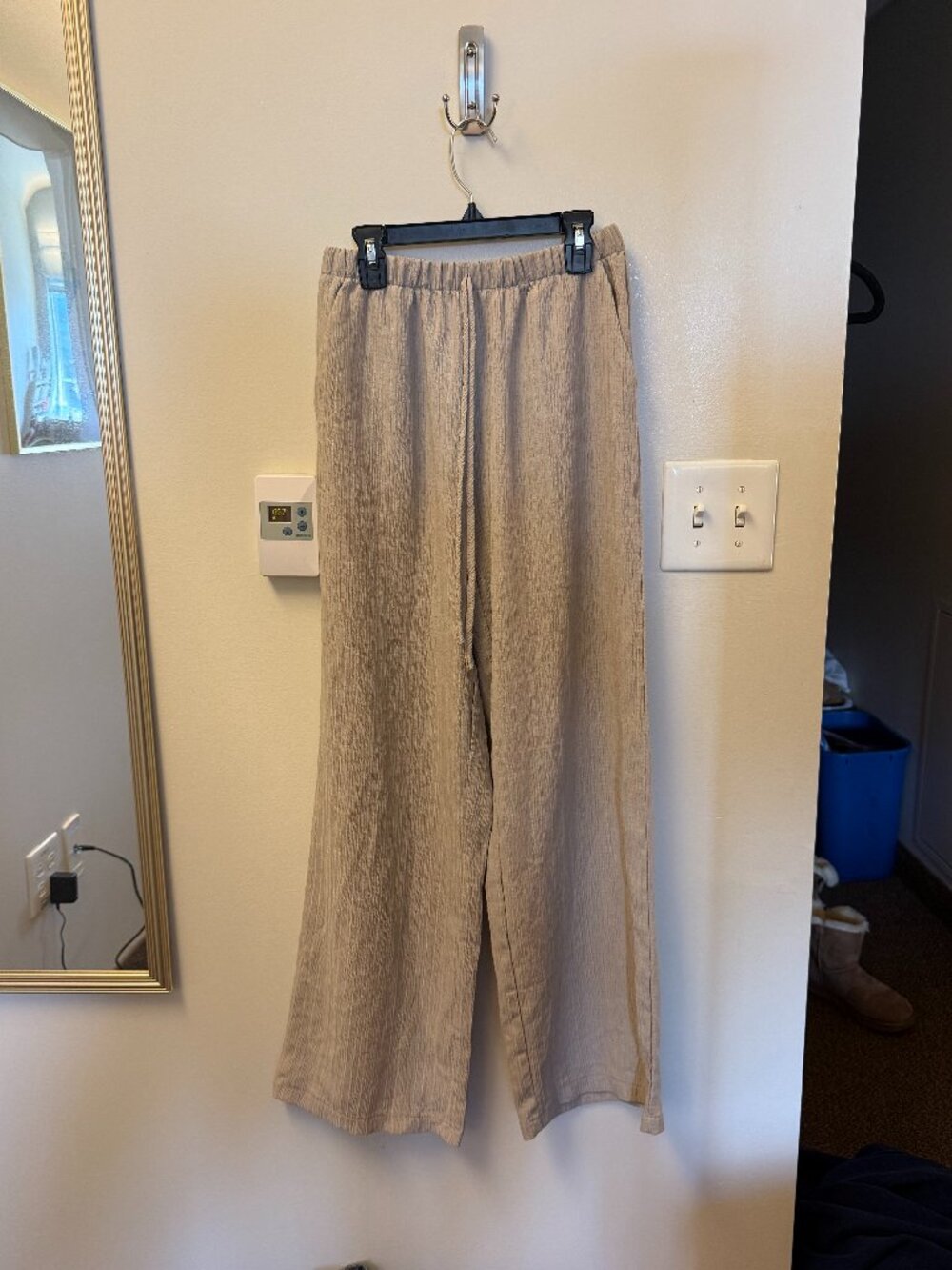 beige/tan linen style pants